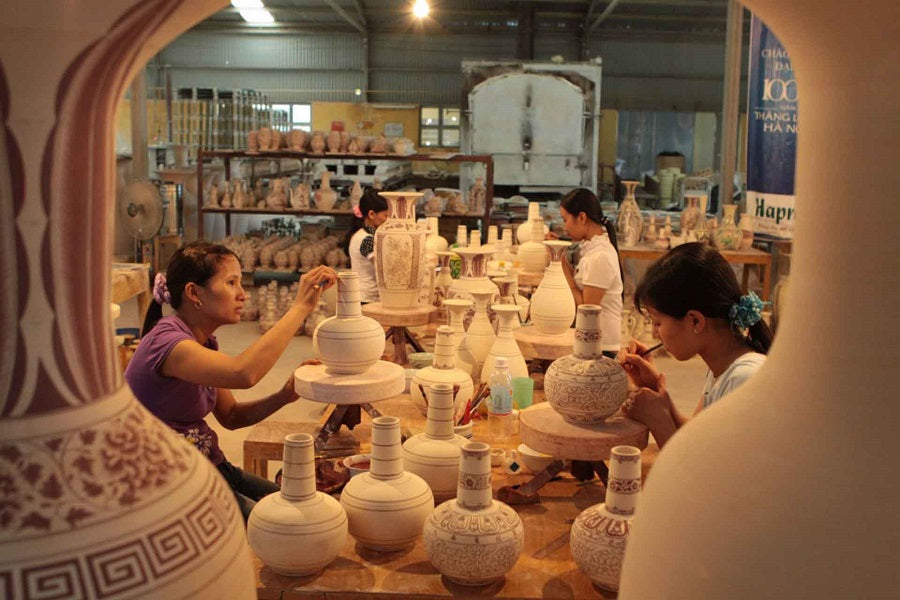 Ceramic Village with Pottery Workshop - Jeep Car